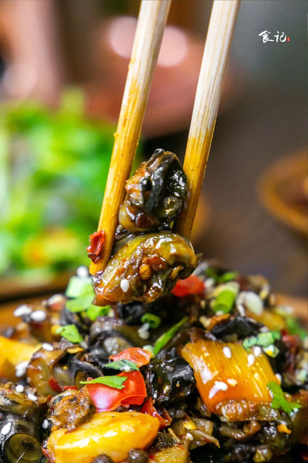 火爆襄阳的3层“壕锅”来袭！还有360°满到爆的龙虾牛蛙双子塔！