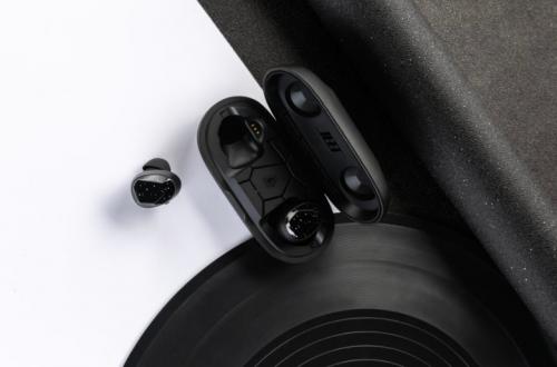 苹果蓝牙耳机和华为蓝牙耳机,jbl蓝牙耳机与苹果蓝牙耳机