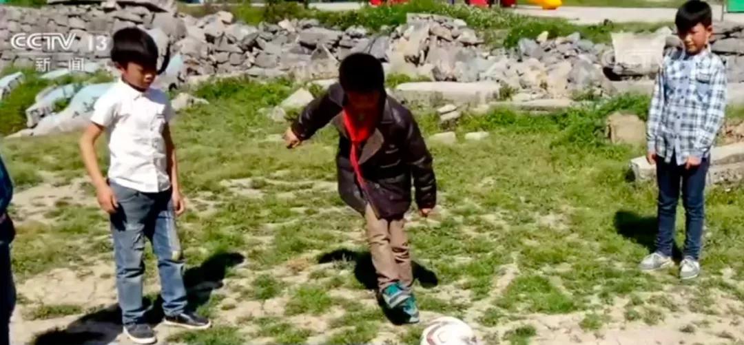 教诗歌的语文老师，带出了一支足球队！还整挺好