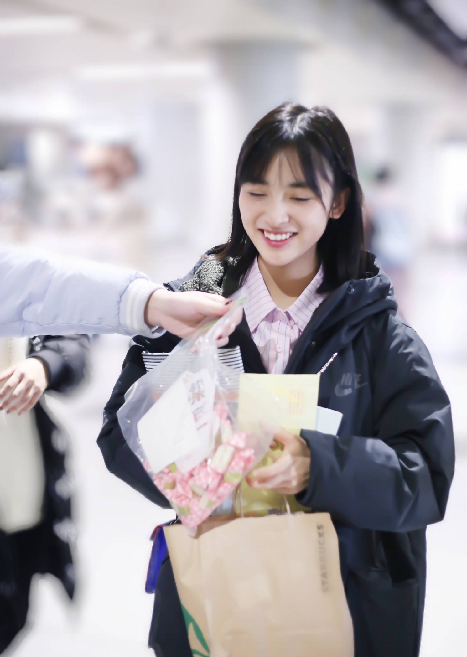 沈月推荐瘦腿原视频,沈月的时尚穿搭青春少女活力十足