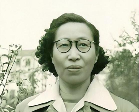 张若名：周恩来的初恋，*颖超邓**承认“他们很般配”，但志同道不合