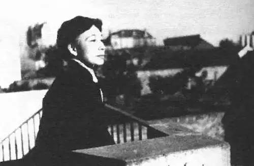 穿旗袍捉奸，86岁依然优雅，死后捐遗体，她才是中国最后一位贵族