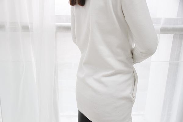 没抹香水有体香,没涂香水有香味