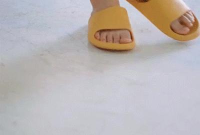 月销95000+的香蕉船拖鞋，居然30块都不要？上脚1s弹走1天疲劳