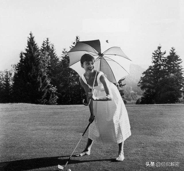 梦露和赫本谁名气大,梦露和赫本经典照片