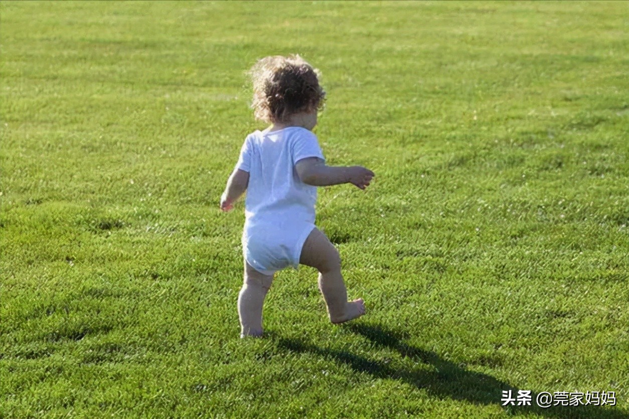 宝宝走路两腿姿势不一样,宝宝学步两腿姿势不一样