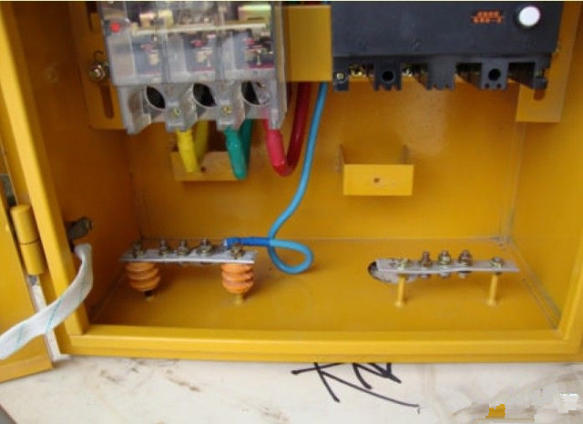 建筑施工现场一级配电箱的配置图,建筑工程临时用电总配电箱线路图