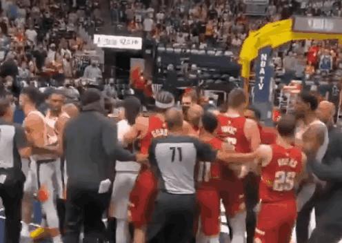 两个犯规视为双方犯规的必要条件,两个恶意犯规