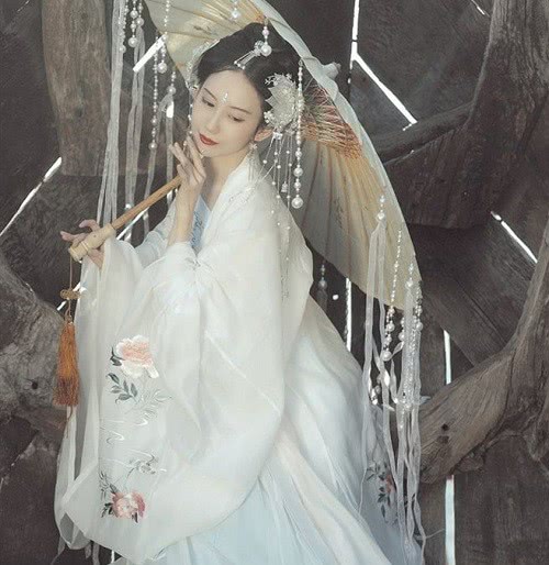 为什么男生穿汉服的这么少,为什么穿汉服的人这么多