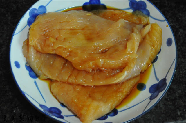 香酥炸鸡排酥脆又美味极为好吃,香酥炸鸡排的配方视频