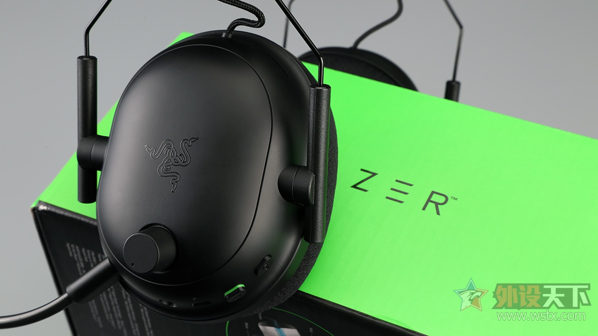 无线连接:雷蛇旋风黑鲨V2专业版游戏耳机评测