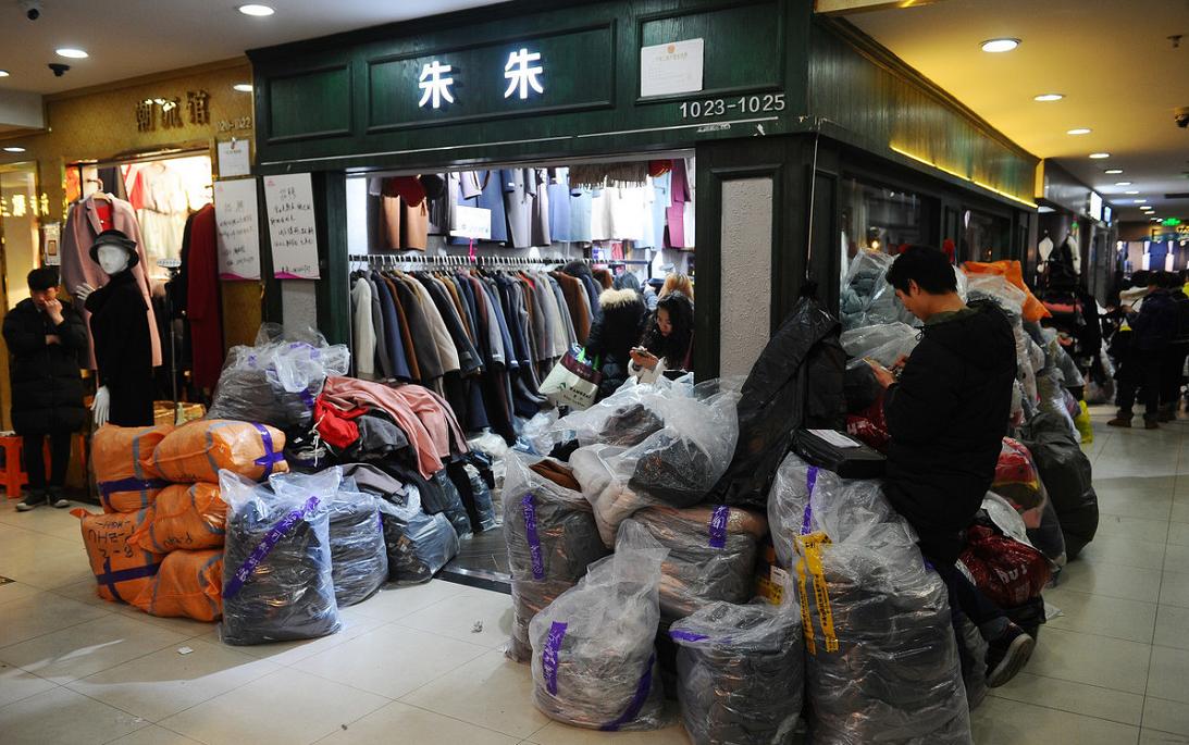 如何辨别服装批发市场的货源,大牌服装批发进货渠道大揭秘
