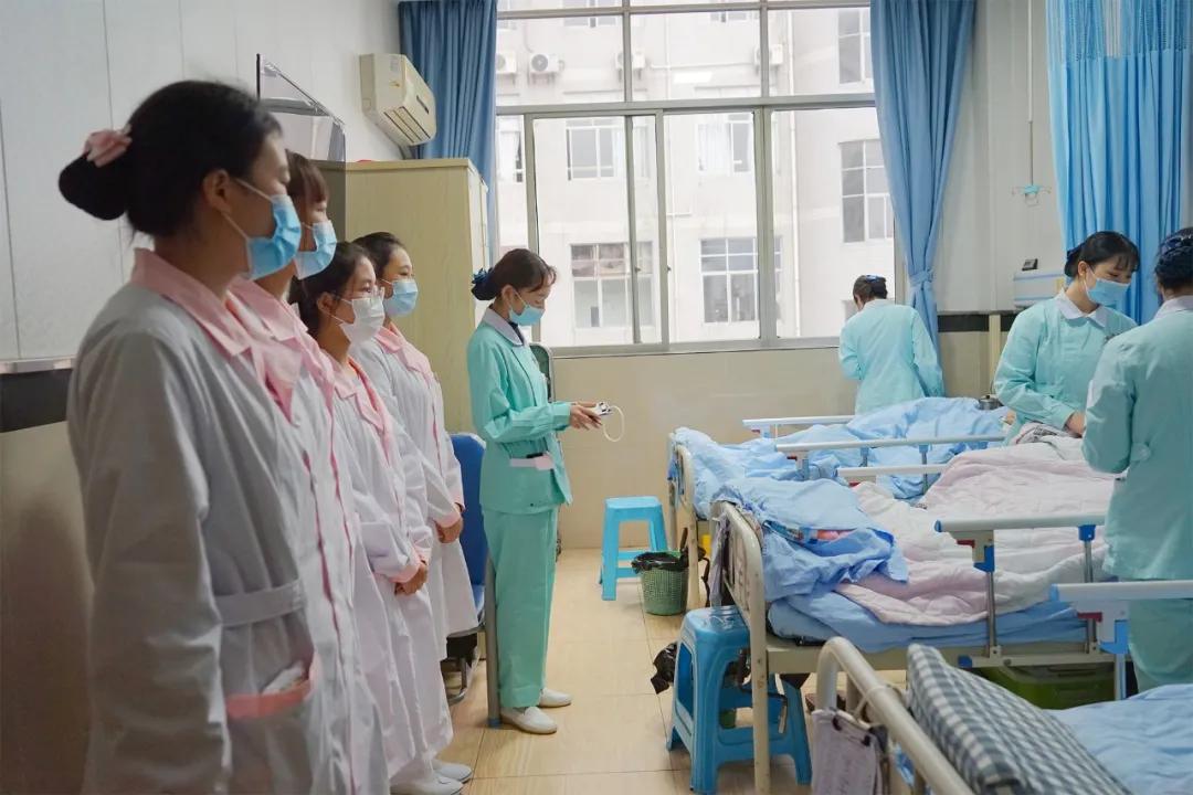 重庆骑士医院变身青春晒场百余名“小仙女”美出一道风景