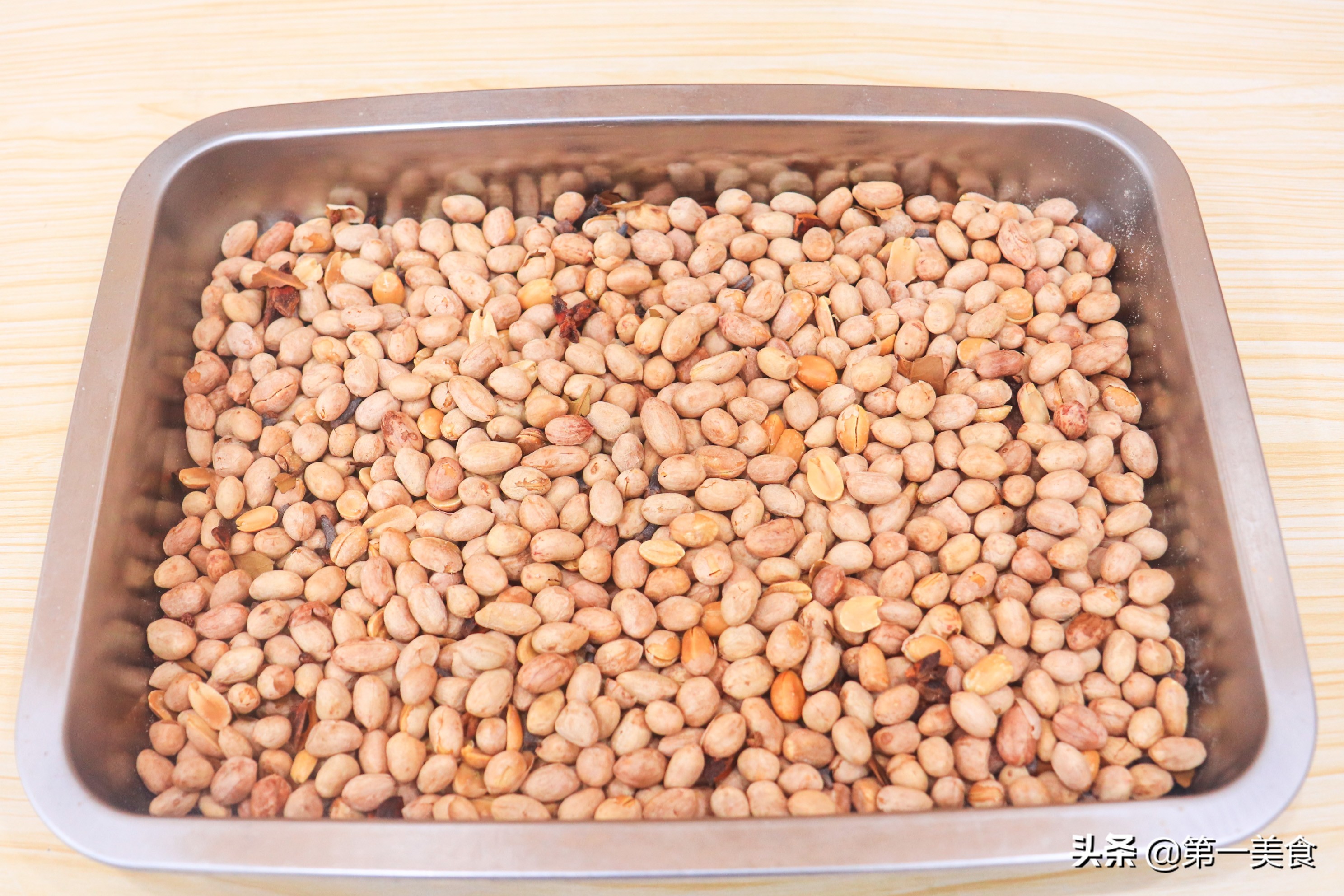 大厨五香酥脆花生米的做法,烤箱盐焗五香花生米简单做法