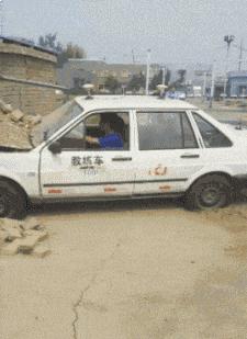 “如果这群女混混*攻围**我,我会舌战群儒!”你会怎样脱困?