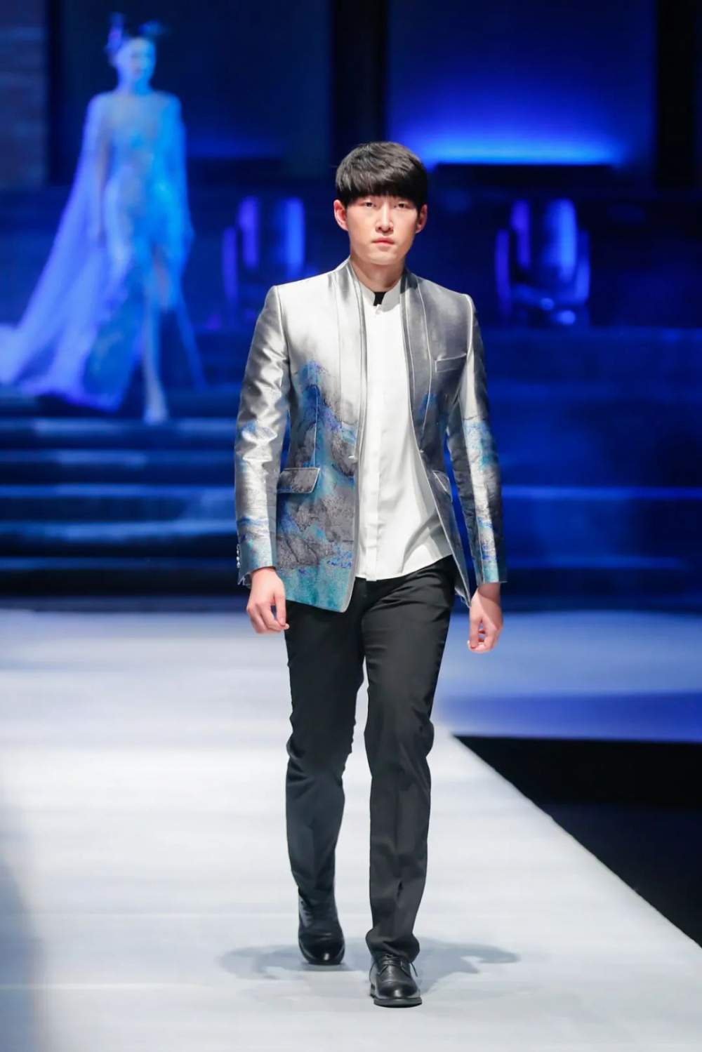 非遗高端定制国风女装,非遗服饰融入现代生活