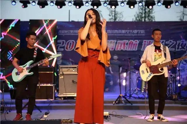 成都航空旅游职业学院中专就业,成都航空旅游职业学校招生