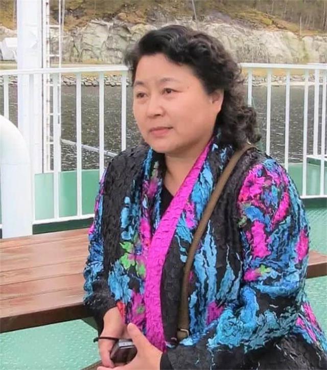 《红了山村醉了秋》：著名画家边广兰作品赏析