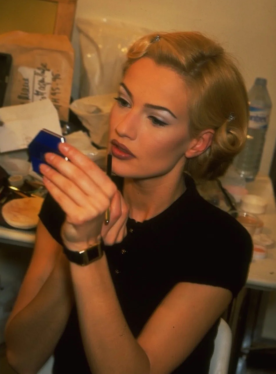 美若天仙却遭家暴毁容,荷兰顶级超模沦落为夜店女郎