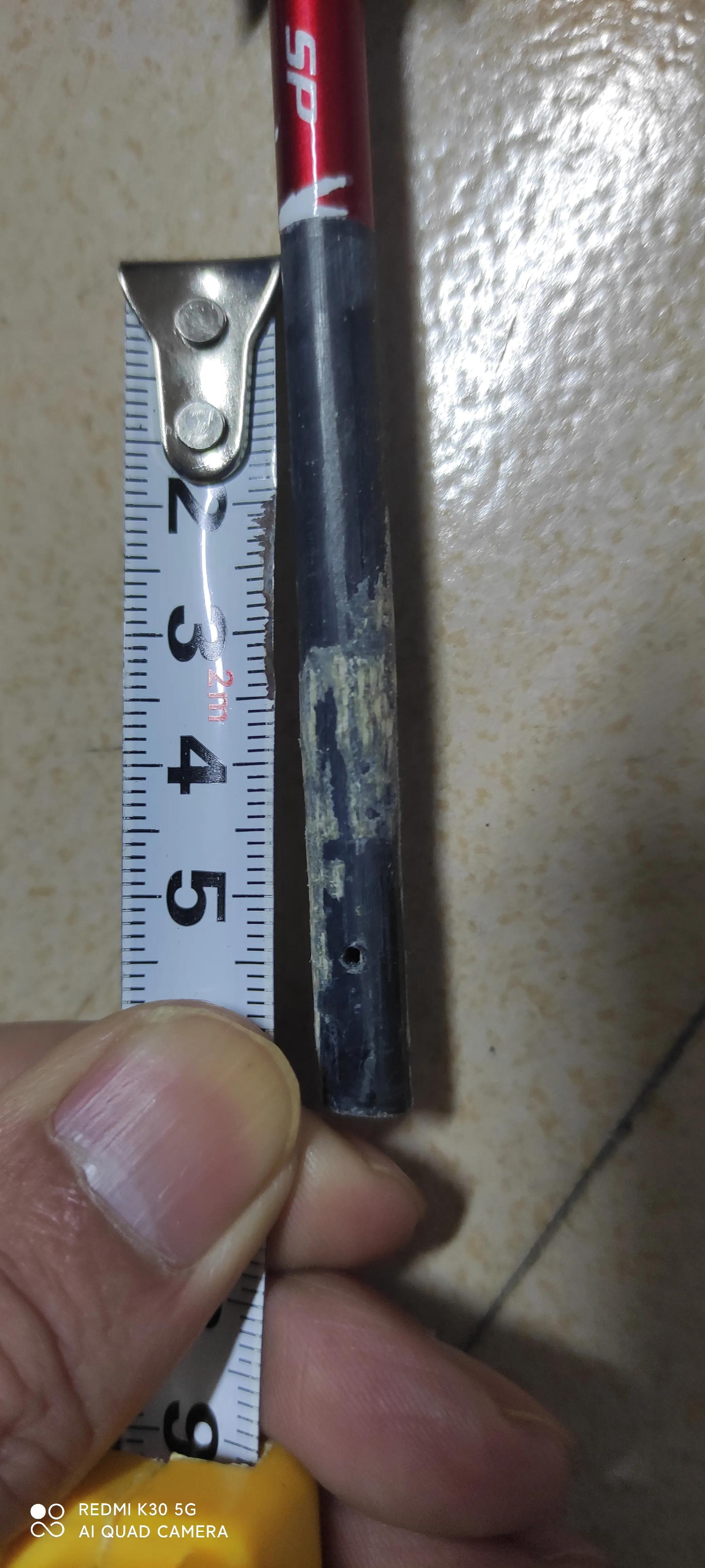 羽毛球拍木柄和中杆连接处,如何把羽毛球拍木柄取下来