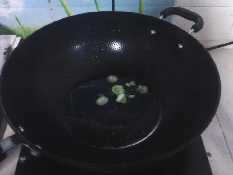 农村铁锅生锈怎么办,微缩厨房里的铁锅生锈了怎么办