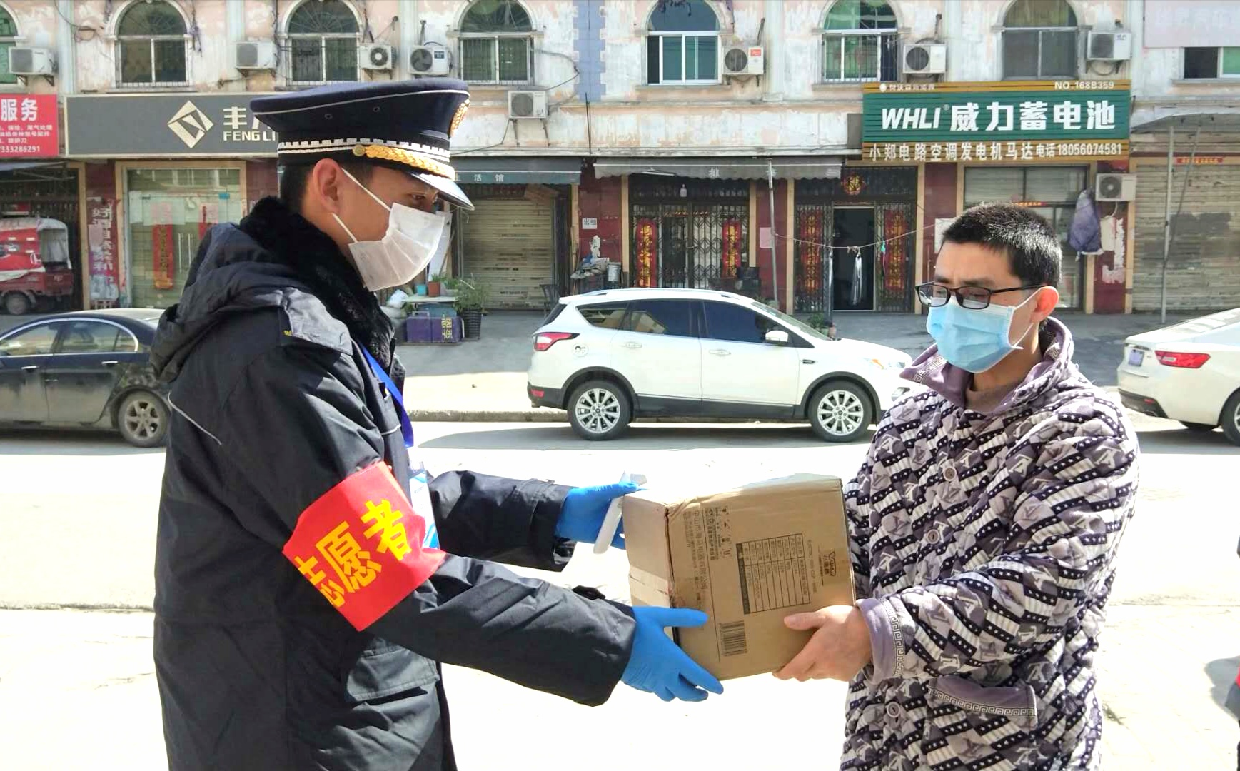 90后青年志愿者抗疫一线显担当,抗击疫情00后志愿者的青春担当