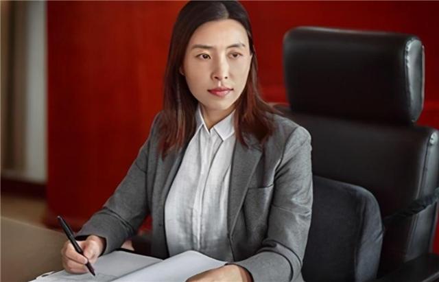 22岁守寡的申通创始人陈小英,快递女王陈小英雨伞