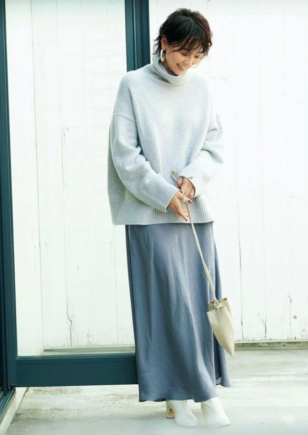 女人过了45岁不该穿三种衣服,女人40岁后不适合穿什么衣服