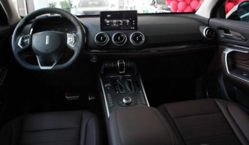 开上长安uni-v,开上别克君越