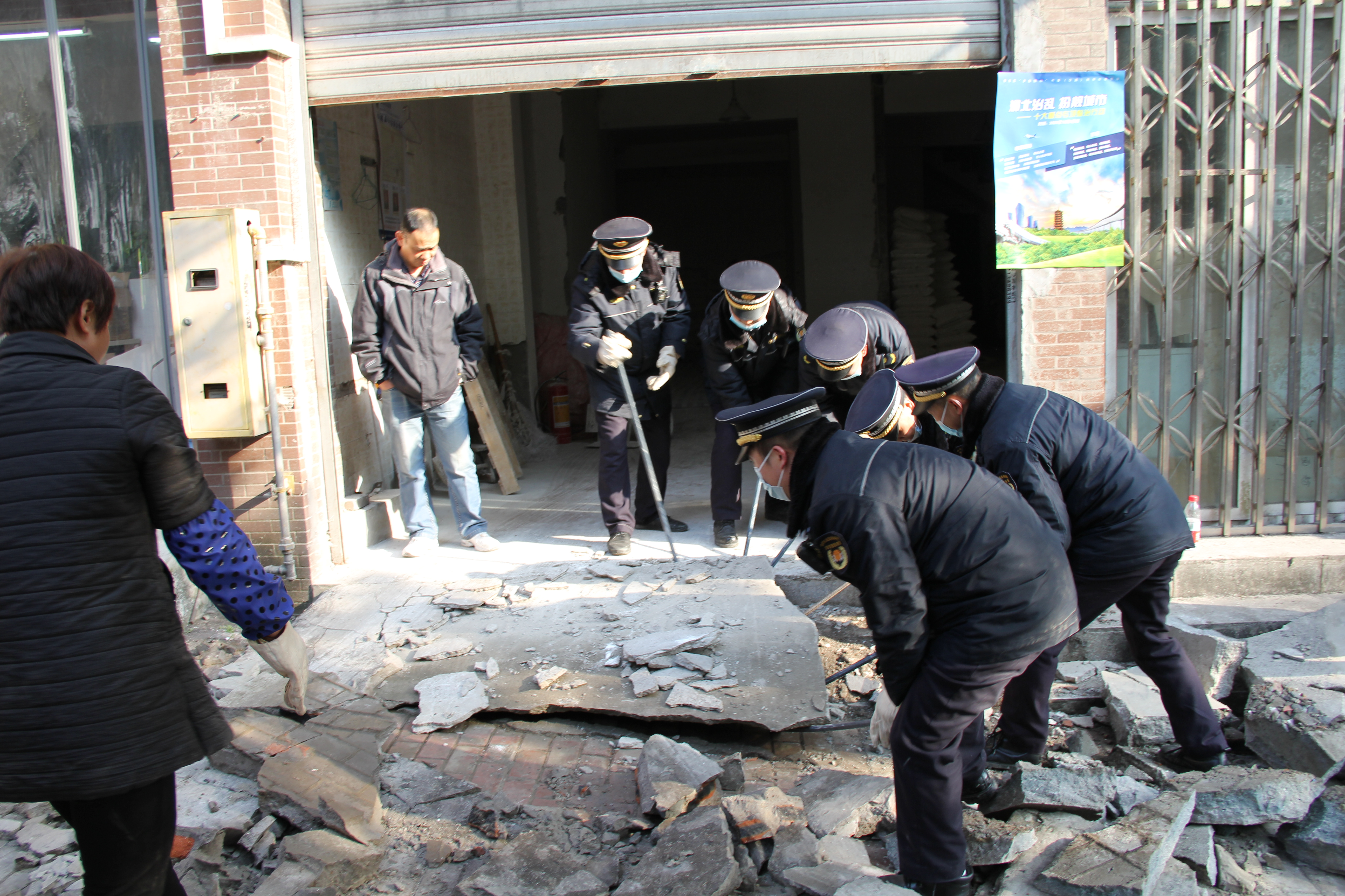 铜梁多勤联动整治步行街,多措并举开展专项整治