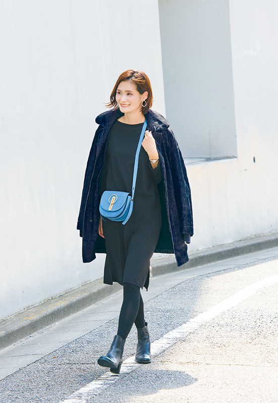 黑色棉服显瘦不臃肿上班,这样穿棉服才时髦