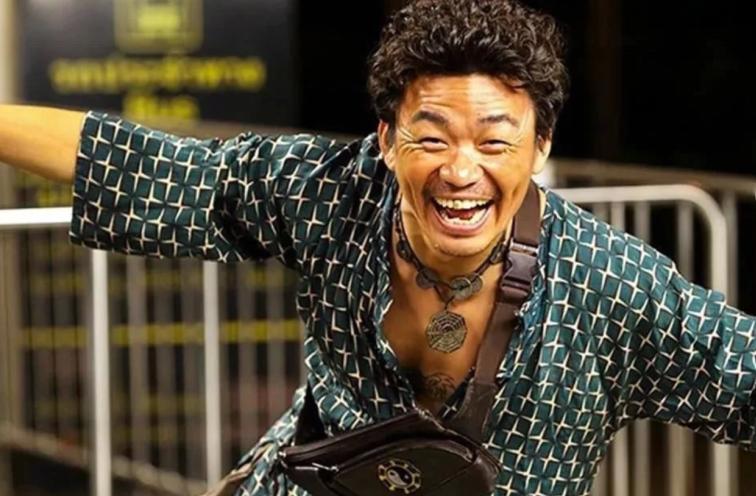 横店群演拜王宝强和赵丽颖,横店群演以王宝强激励自己