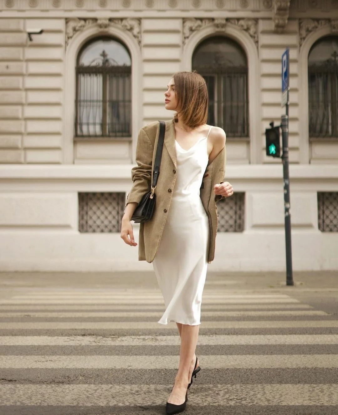 法国女性为什么那么多风情,法国女人的穿衣品味特点