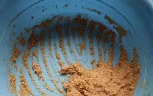 鱼饵料怎么调才不会入水就散,饵料开出来特别容易散