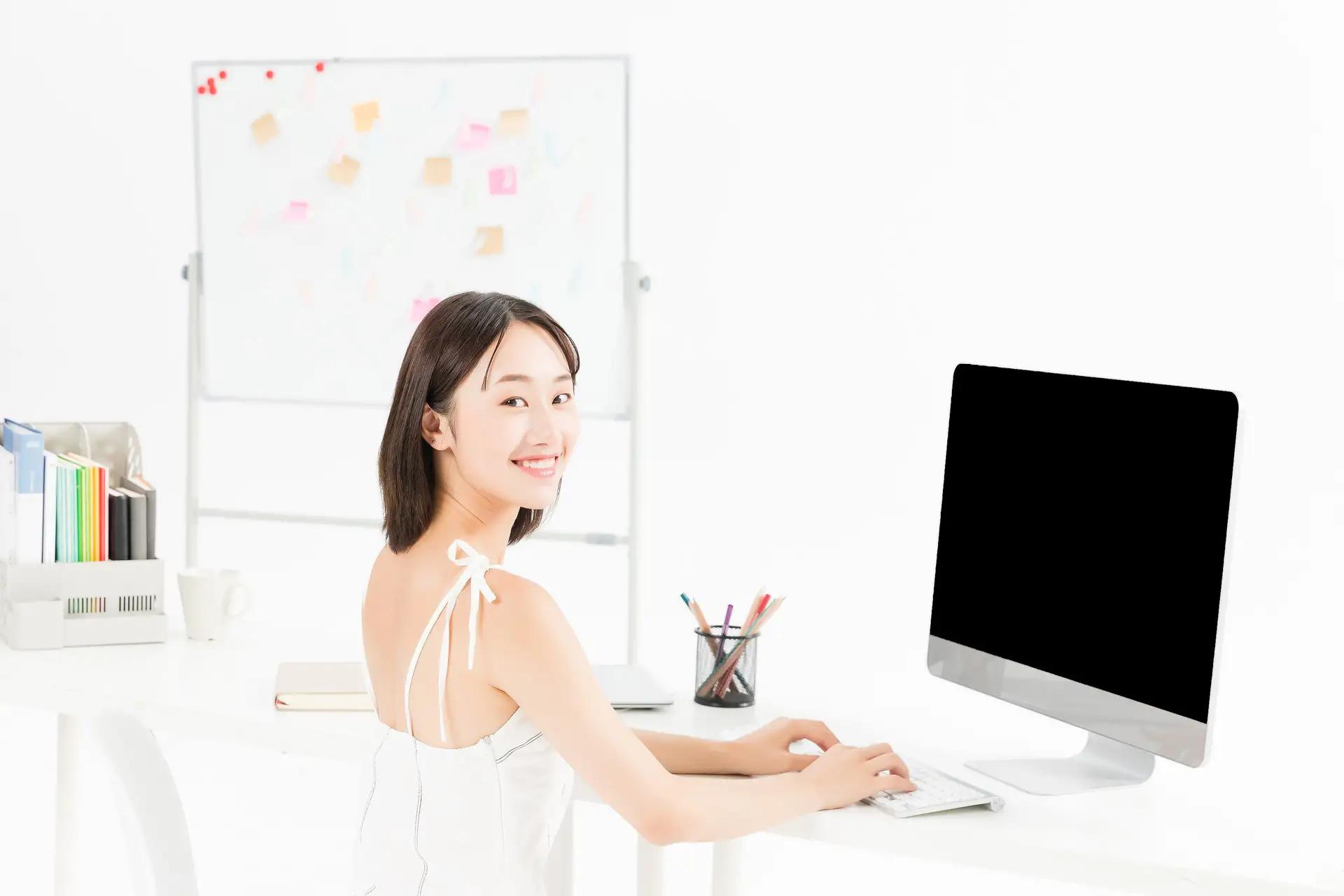 阿玛尼权力跟杨树林哪个粉底液好 (ysl恒久粉底液阿玛尼权利粉底液)