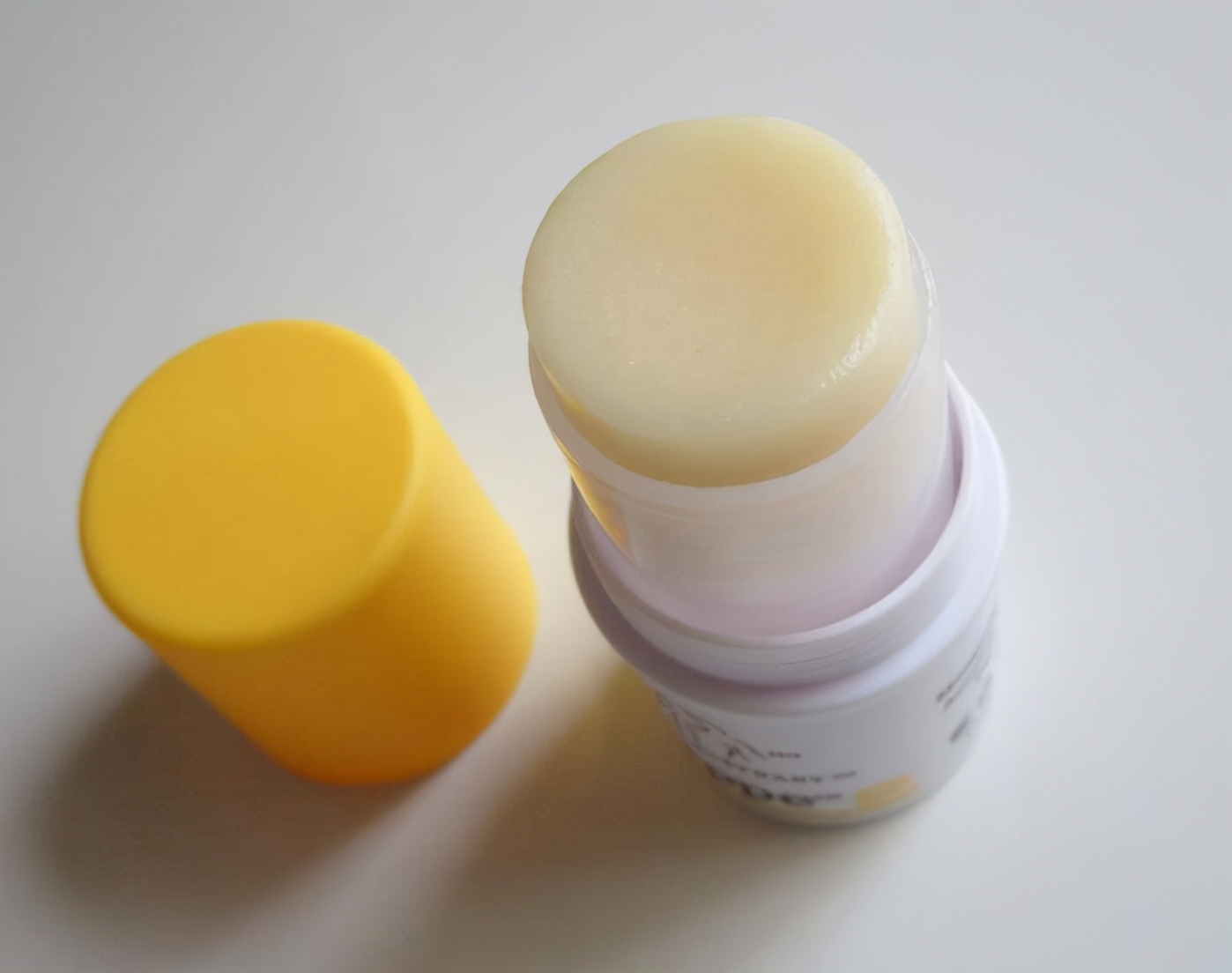 嘴唇水嘟嘟的太可爱了，但你的怎么还那么干瘪