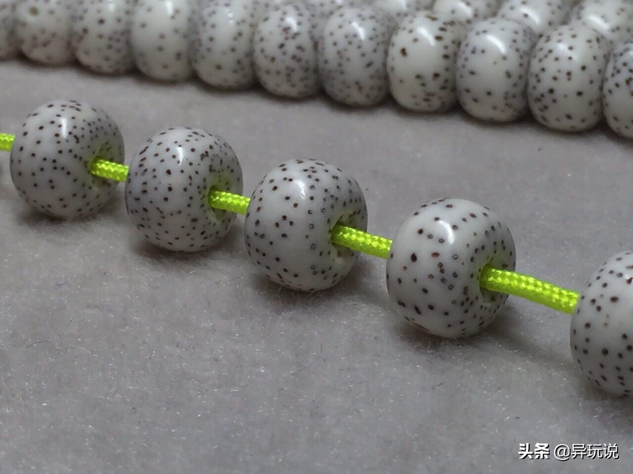 鸡油黄星月菩提盘成后的图片,鸡油黄的星月菩提买来直接上手吗