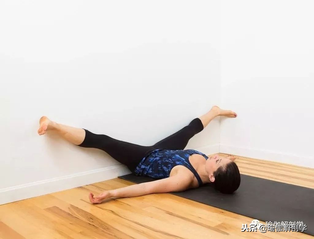 瑜伽拉伸动作30分钟初学者最简单,初学瑜伽拉伸的基本动作在家练习