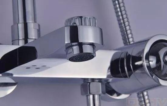 洗澡喷头堵塞清洗后上面漏水,淋浴喷头关上自己漏水怎么办