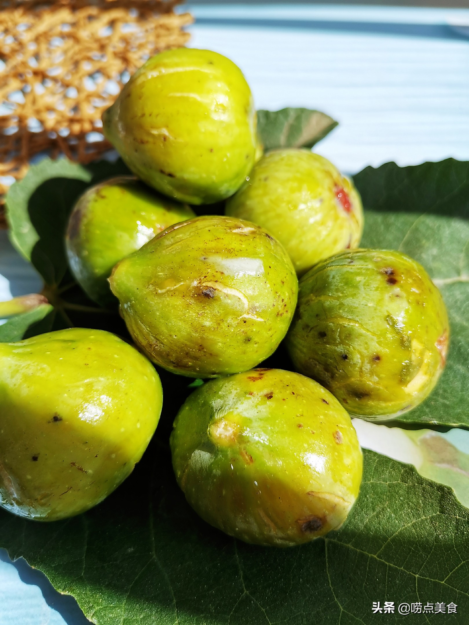 1看2捏3剥皮，妈，我终于会吃无花果了