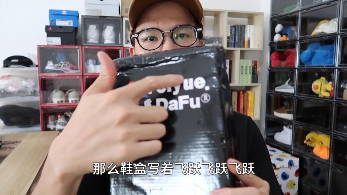 100块钱买到的夏季小白鞋，比Yeezy更舒适更好看