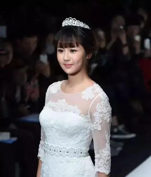 舒畅杨紫胡静三人的对比图,全女明星阵容杨紫舒畅