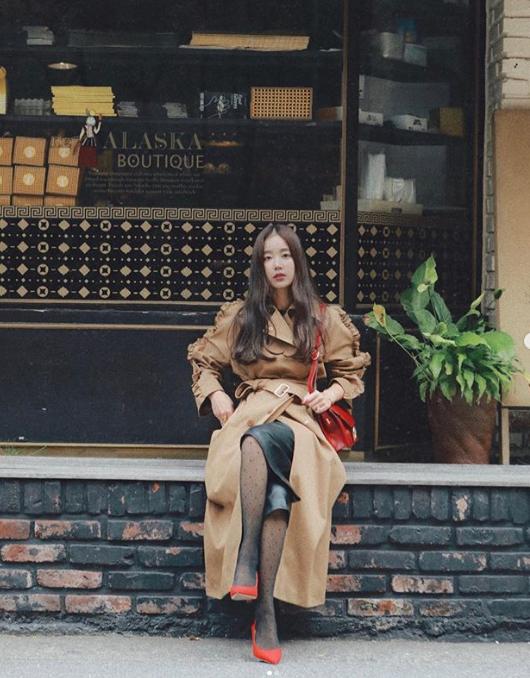 女明星穿风衣怎么搭配,军绿卡其色风衣