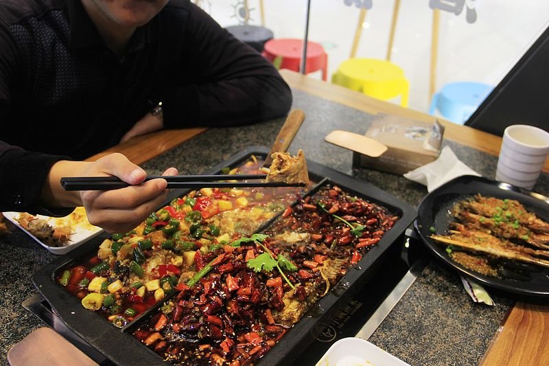 乌鲁木齐活鱼烤鱼,乌鲁木齐新疆传统烤鱼