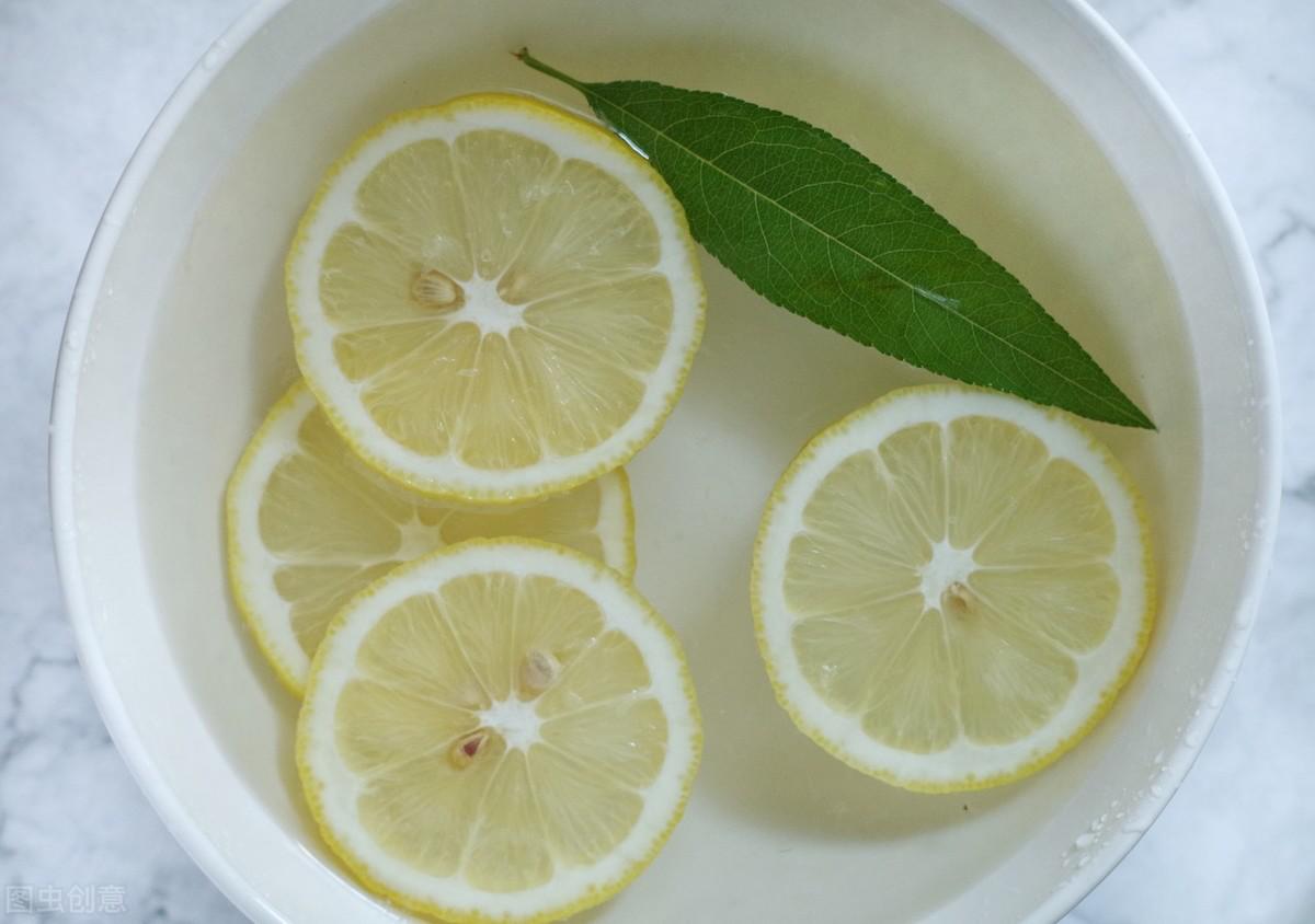 白色衣服发黄用柠檬汁管用吗,柠檬汁清洗白色发黄衣服视频