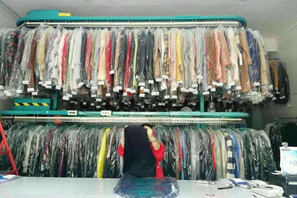 开一家干洗店加盟和自营怎么选,开一家干洗店怎么学