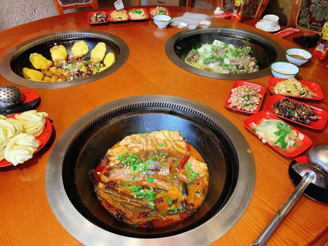 长春老灶台铁锅,长春农村小笨鸡特色饭店