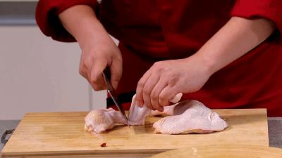 清炖鸡汤前需不需要给鸡肉焯水,炖鸡汤千万别直接下锅炖