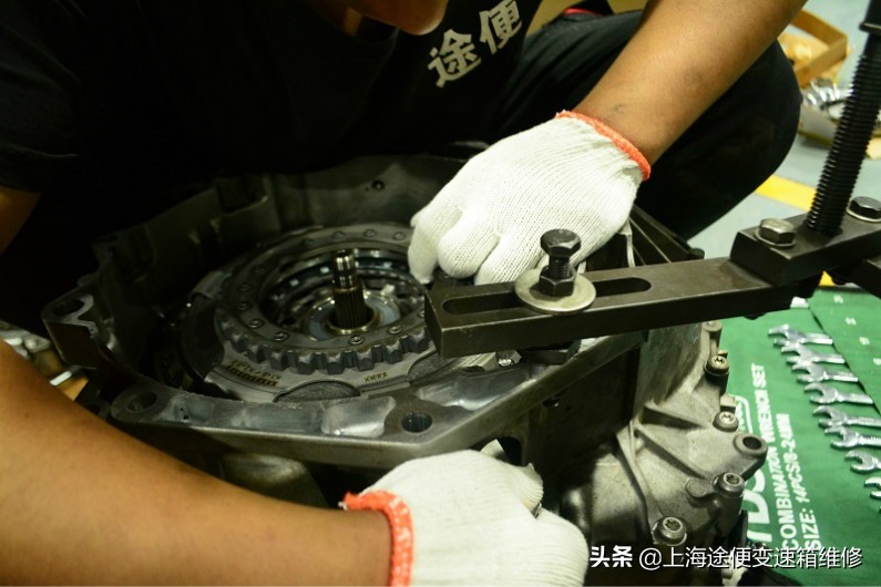 图文详解迈腾变速箱维修经历,大众迈腾变速箱离合器传感器故障