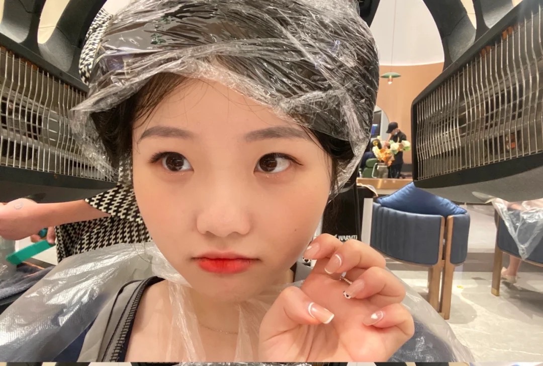 头发应该做柔顺还是拉直,头发做柔顺和拉直哪个比较好